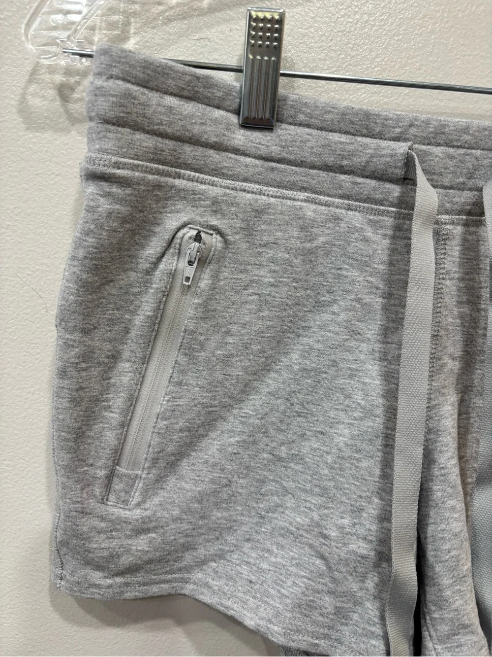Alo Yoga Drawstring Front Zip Pockets Shorts Women’s Size XS